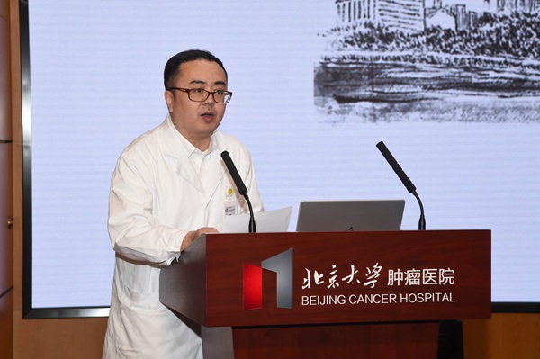 主持人刘鹏.JPG